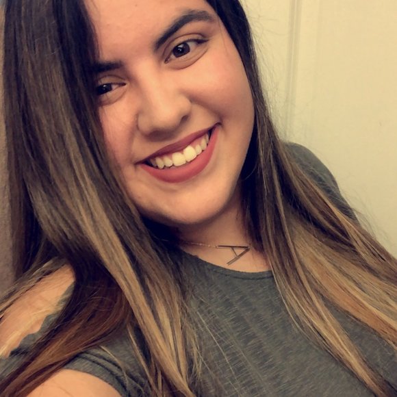 Meet your Posher, Alyssa! - Picture 2 of 4